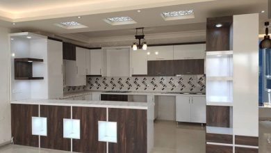 کابینت حجمی طرح چوب تیره و سفید 2